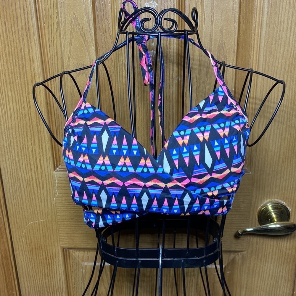 Pink Victoria’s secret’s bikini top🏖​​​​